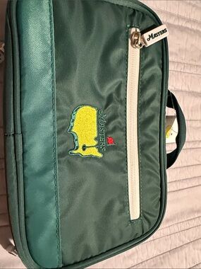 Masters 2026 Green organization Bag. note the tear in the pictures.